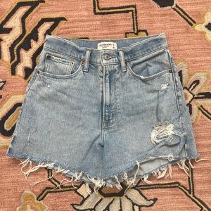 The 4" Mom Short High Rise - Curve Love 26 - Abercrombie